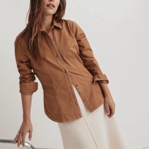 Madewell Darted Button-Up Shirt Regenerative Chino in the color Dark Pavement.